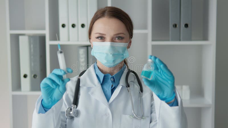 Un cadru medical prezintă materiale medicale esențiale și instrumente utilizate în medii clinice care demonstrează stock video