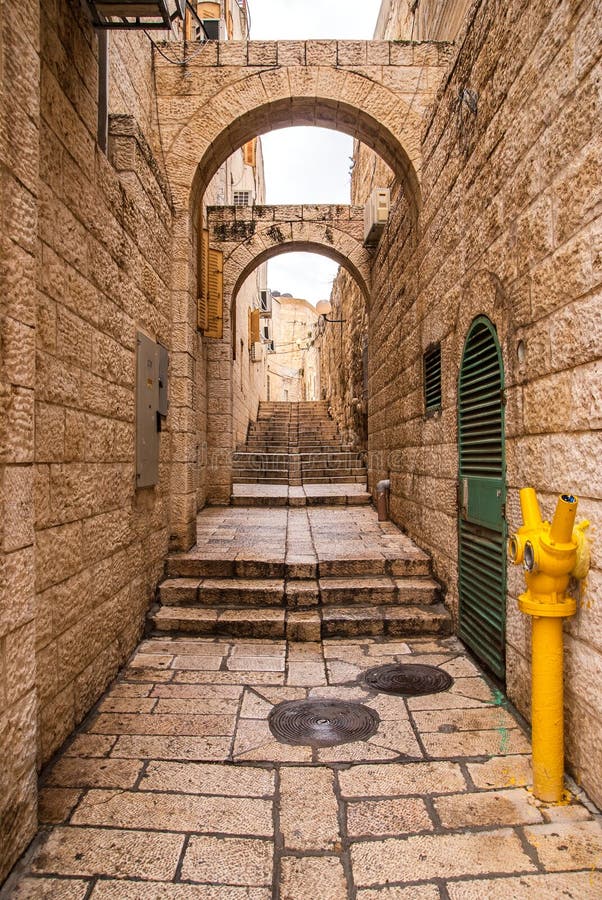 Un callejón en la ciudad vieja en Jerusalén. imagenes de archivo Un callejón en la ciudad vieja en Jerusalén. imagenes de archivo