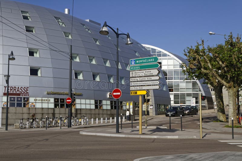 Un carrefour moderne à Besançon photographie stock Un carrefour moderne à Besançon photographie stock