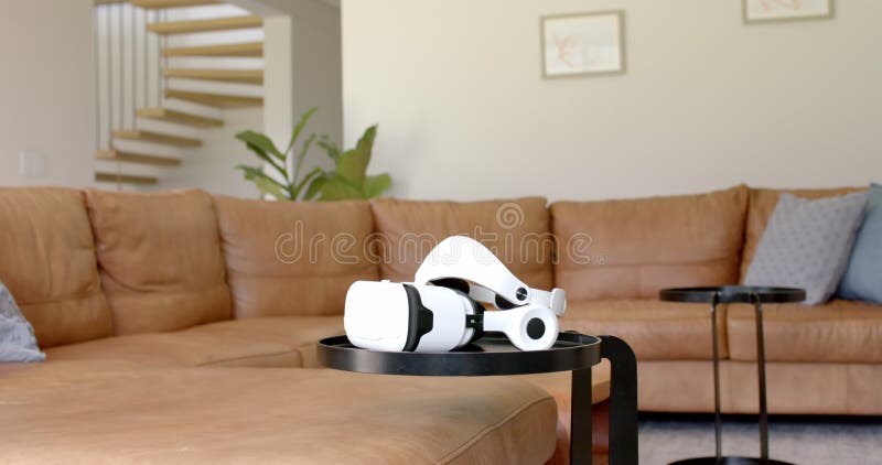 Un casque VR reposant sur une table basse dans un salon banque de vidéos