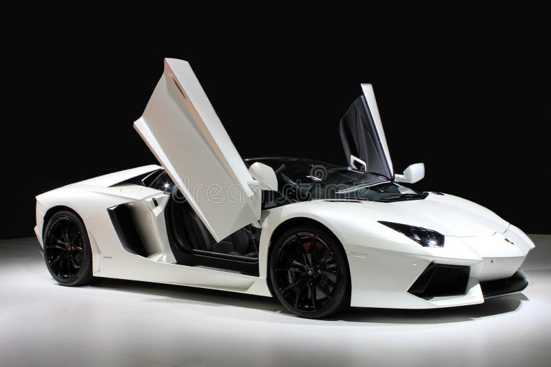 A white Lamborghini car which type is Gallardo. A white Lamborghini car which type is Gallardo.