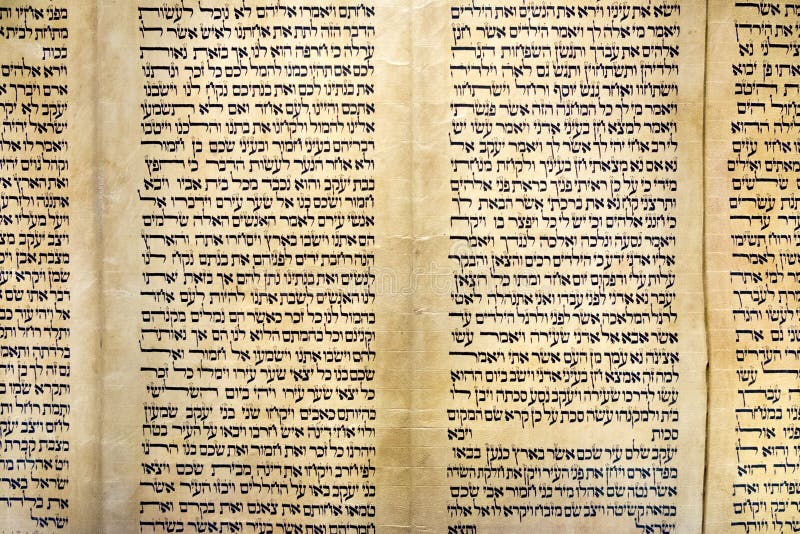 Un ` de Sefer Torah o de la voluta de Torah del ` es una copia manuscrita del Torah fotografía de archivo libre de regalías Un ` de Sefer Torah o de la voluta de Torah del ` es una copia manuscrita del Torah fotografía de archivo libre de regalías
