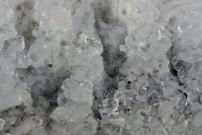 Un détail de la station finale du glacier de Sawyer sur les sud avec de la glace bleue dense des deux côtés de la tache grisâtre- photo libre de droits Un détail de la station finale du glacier de Sawyer sur les sud avec de la glace bleue dense des deux côtés de la tache grisâtre- photo libre de droits