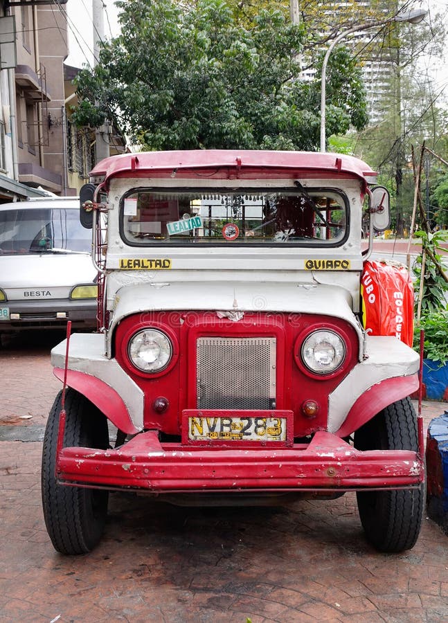 Un estacionamiento del jeepney en la calle en Manila, Filipinas imagen de archivo Un estacionamiento del jeepney en la calle en Manila, Filipinas imagen de archivo