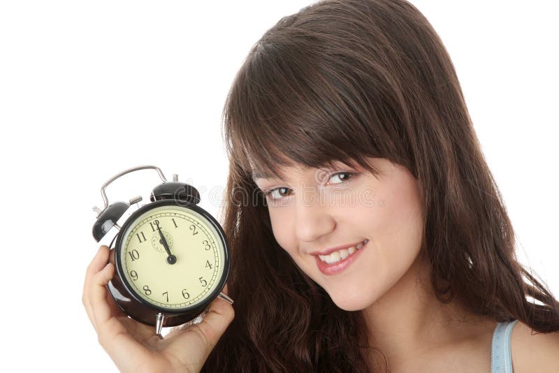 Un femme de l'adolescence avec l'horloge d'alarme image libre de droits Un femme de l'adolescence avec l'horloge d'alarme image libre de droits