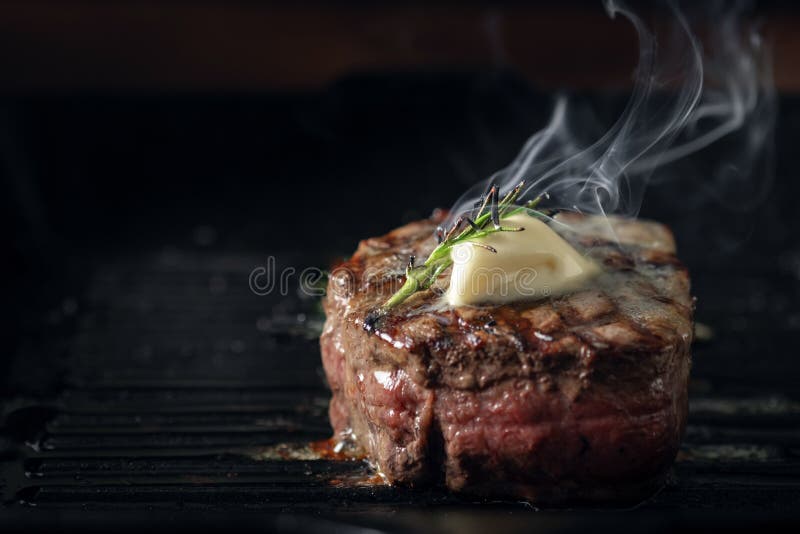 Un filete de ternera al vapor a la parrilla imagenes de archivo
