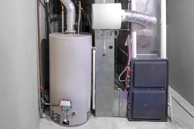 Un four à la maison à haute efficacité avec un chauffe-eau à gaz et un humidificateur résidentiels photo stock