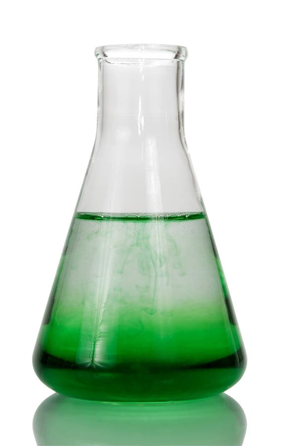 Un frasco químico con un líquido verde transparente se aísla encendido foto de archivo libre de regalías Un frasco químico con un líquido verde transparente se aísla encendido foto de archivo libre de regalías