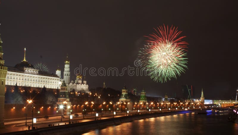 Un fuego artificial cerca del Kremlin #3 imagen de archivo Un fuego artificial cerca del Kremlin #3 imagen de archivo