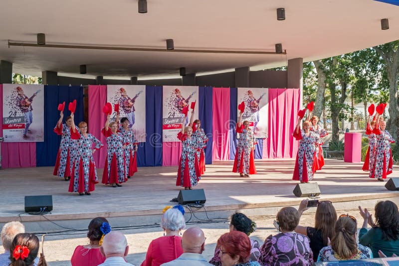 Un grupo de bailarines españoles del flamenco fotografía de archivo libre de regalías Un grupo de bailarines españoles del flamenco fotografía de archivo libre de regalías