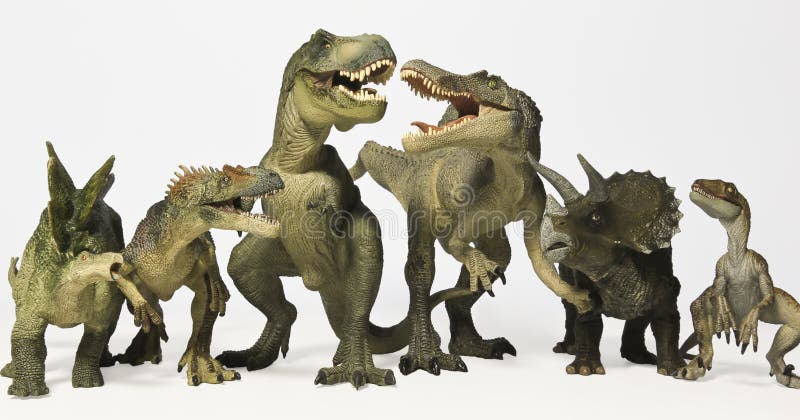 Un grupo de seis dinosaurios en una fila fotografía de archivo Un grupo de seis dinosaurios en una fila fotografía de archivo