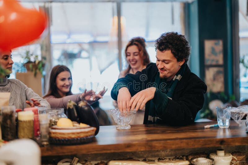 Un gruppo di amici che si gode una cucina vivace e si incontra con un'atmosfera amichevole immagine stock