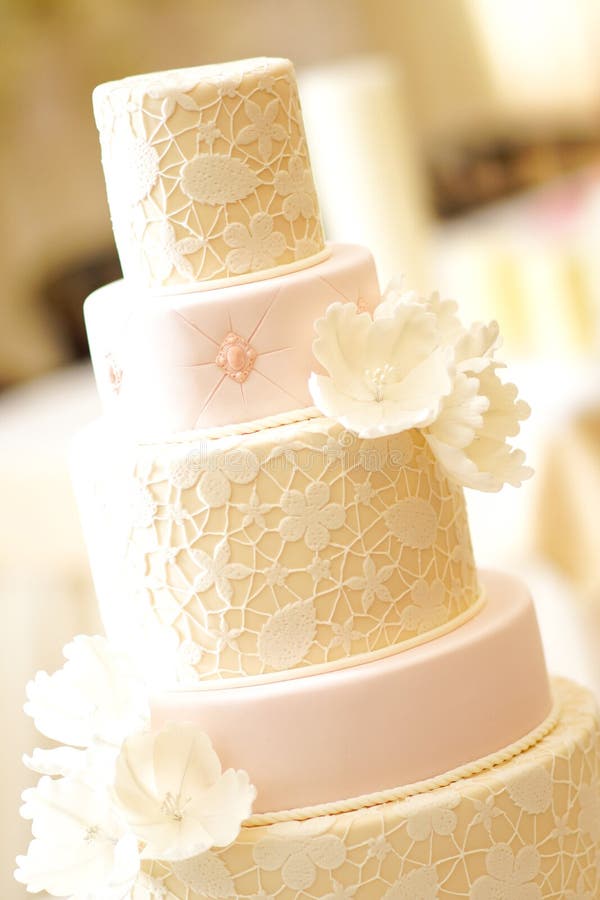 Un gâteau de mariage photos libres de droits Un gâteau de mariage photos libres de droits
