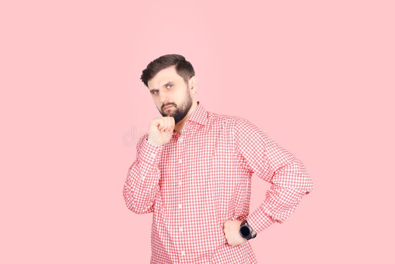 Un Hombre Barbudo Camisa Rosa a Cuadros Imagen de archivo - Imagen hermoso, controlado: 213637775