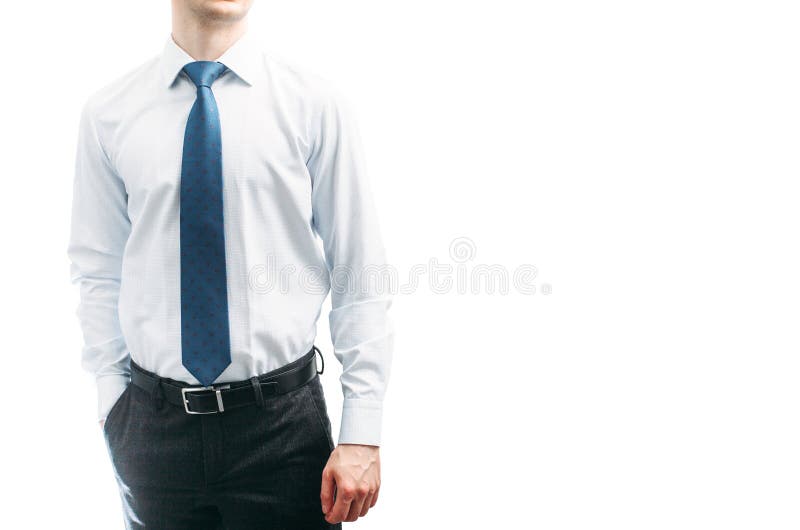 Un Hombre Con Una Camisa Y Una Corbata Azul Con La Mano En El Bolsillo Sobre Fondo Blanco. Foto de - Imagen de negocios, elegancia: 189186566