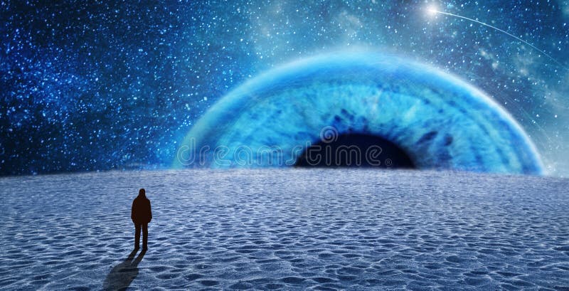 Un hombre en un terreno extraterrestre y ojo alienígena imagen de archivo