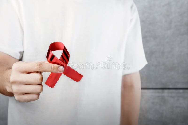 Un Homme En Chemise Blanche Avec Un Ruban Rouge Photo stock - Image du  bande, fermer: 164970002