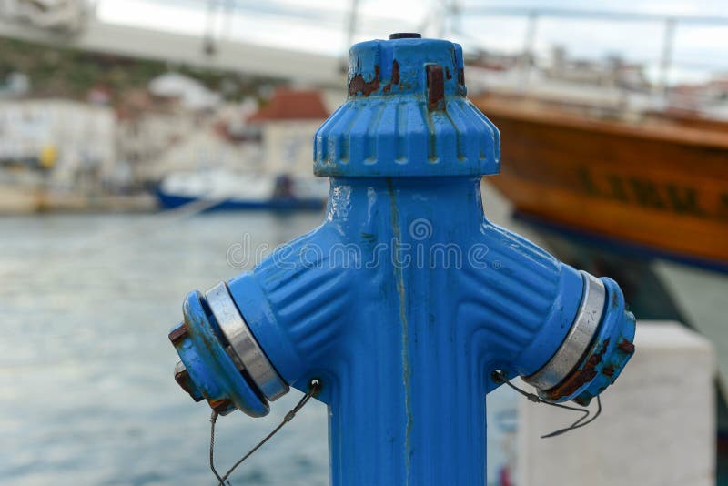 Un idrante antincendio blu fotografia stock Un idrante antincendio blu fotografia stock