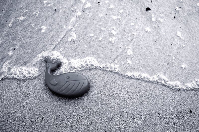 Un jouet en plastique de baleine photographie stock libre de droits Un jouet en plastique de baleine photographie stock libre de droits