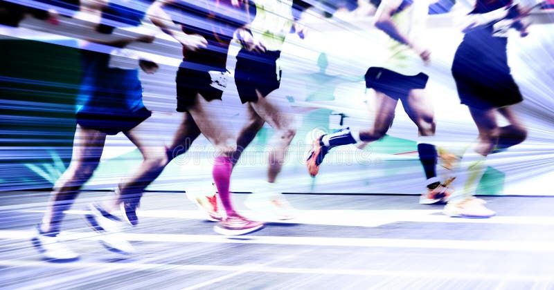 Un marathon couru sur une route urbaine image libre de droits Un marathon couru sur une route urbaine image libre de droits