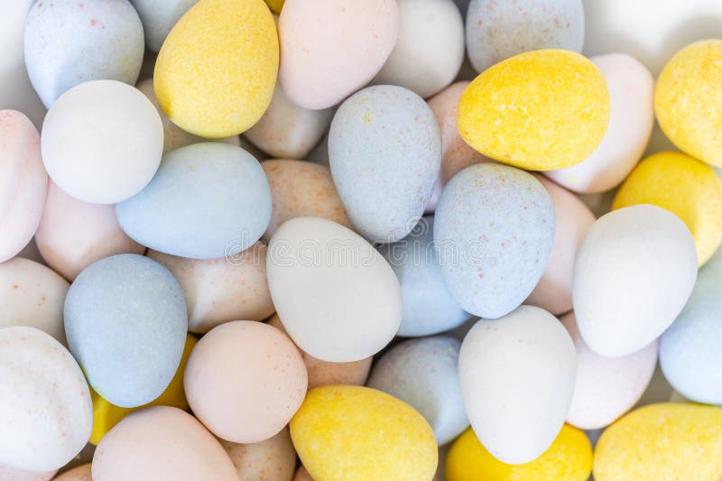 Un montón de huevos de pascua de dulces pastel. imagen de archivo libre de regalías