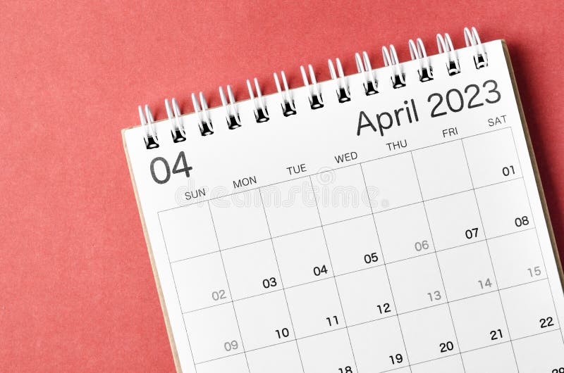 Un mostrador de calendario de abril de 2023 para que el organizador planee y recuerde que está aislado en color rojo