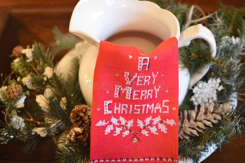 Un Noël très Joyeux, serviette de point de Croix-Rouge images libres de droits Un Noël très Joyeux, serviette de point de Croix-Rouge images libres de droits