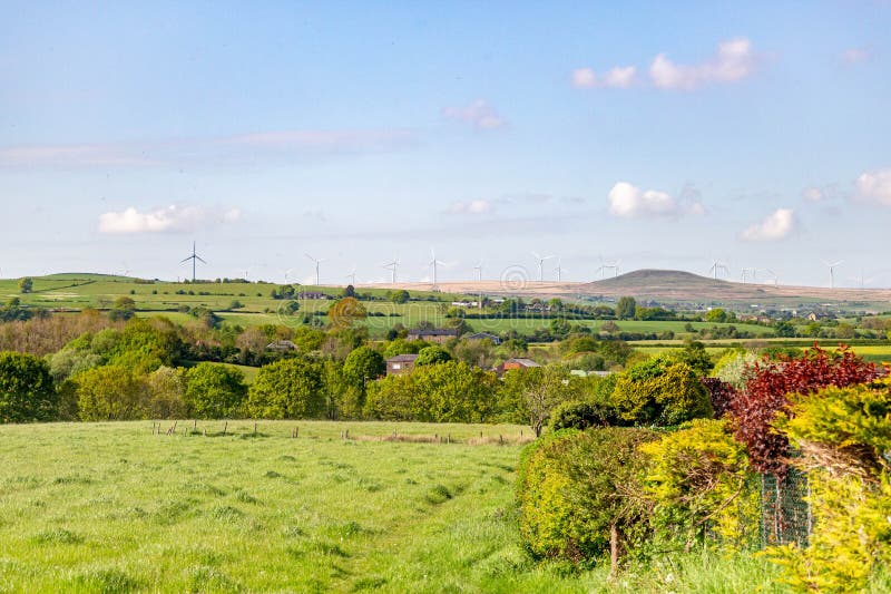 Un panorama dei campi e degli edifici di maggiore manchester e delle contee di lancashire uk