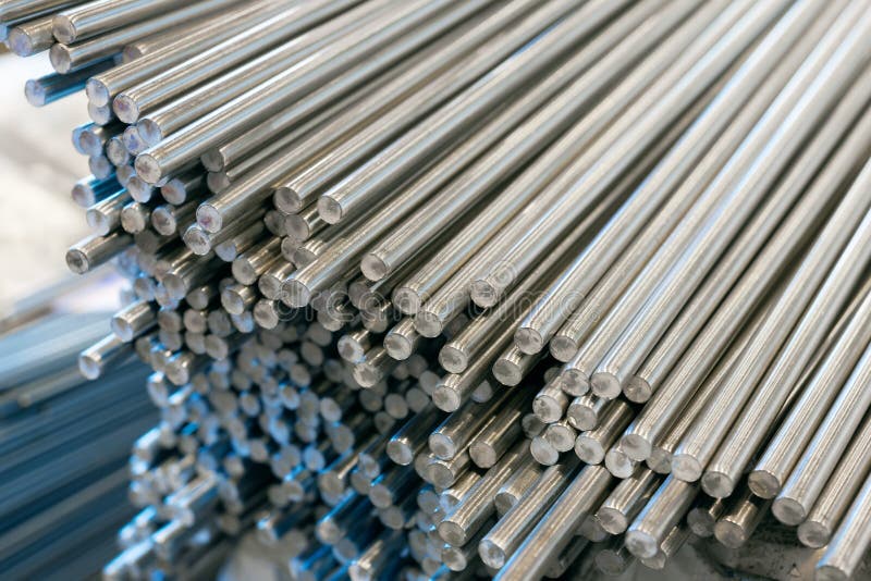 Un paquete de barras de acero inoxidables Metal industrial grande del almacén fotografía de archivo libre de regalías Un paquete de barras de acero inoxidables Metal industrial grande del almacén fotografía de archivo libre de regalías
