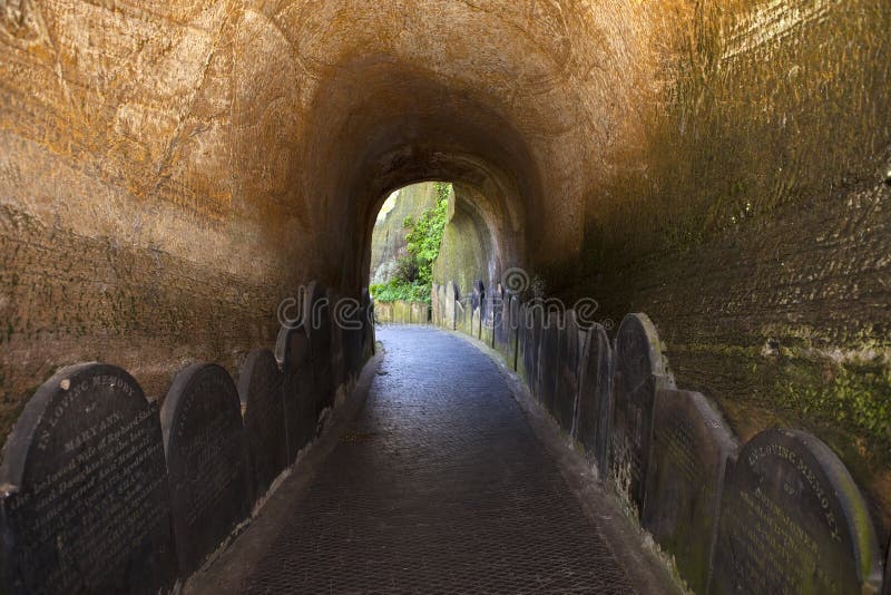 Un passage couvert dans St James Cemetery image stock Un passage couvert dans St James Cemetery image stock