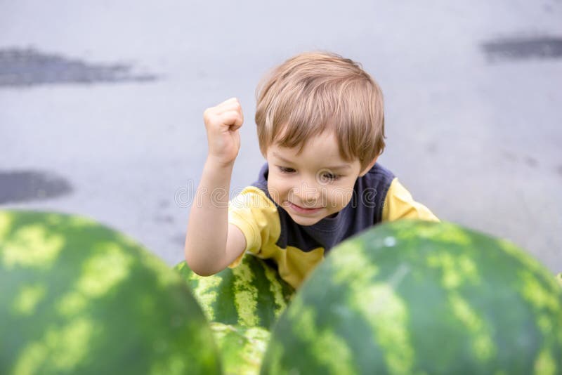 361 Photos de Enfant Avec Le Doigt Dans Son Nez - Photos de stock gratuites  et libres de droits de Dreamstime