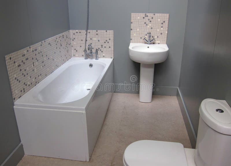 Un piccolo bagno moderno. fotografia stock libera da diritti Un piccolo bagno moderno. fotografia stock libera da diritti