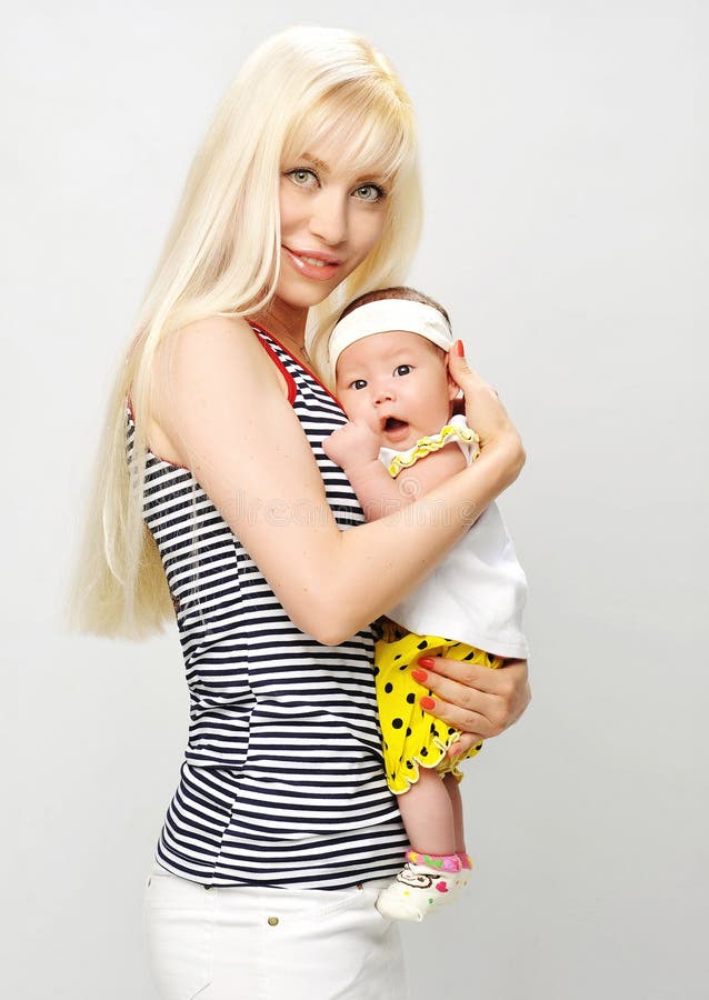 Un piccolo bambino immagine stock. Immagine di infanzia 26077795