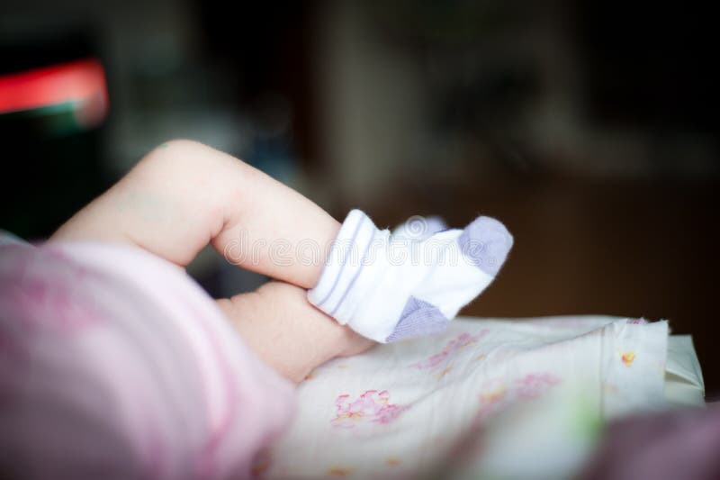 Un plan rapproché aux pieds de bébés photos stock Un plan rapproché aux pieds de bébés photos stock