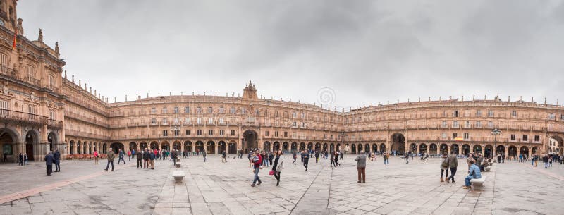 Un posto centrale nella città, il sindaco della plaza fotografia stock libera da diritti Un posto centrale nella città, il sindaco della plaza fotografia stock libera da diritti