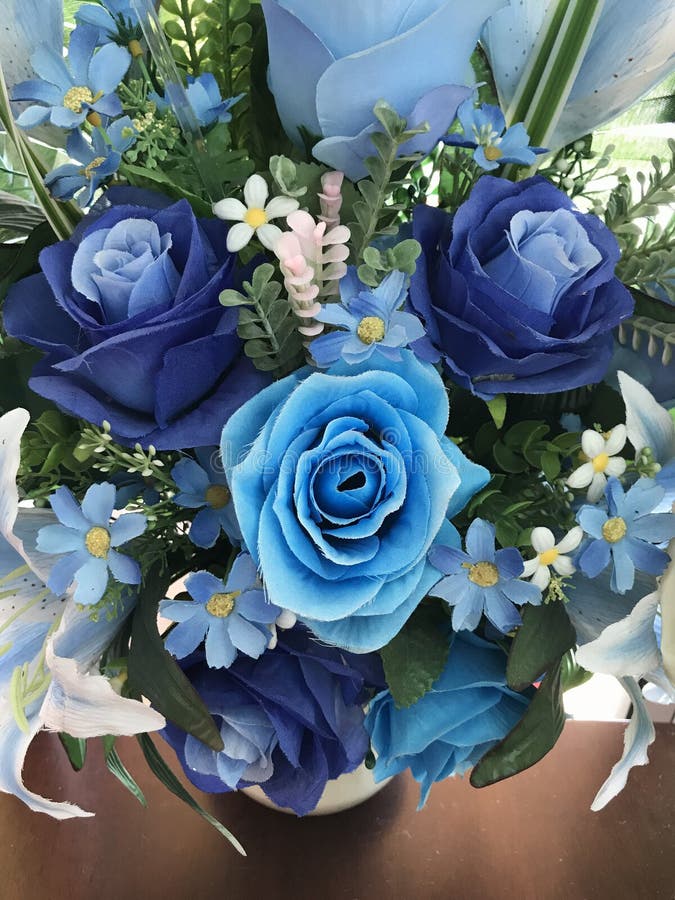 Un Ramo De Flores Azules Artificiales Imagen de archivo - Imagen de fondo,  primer: 124919673