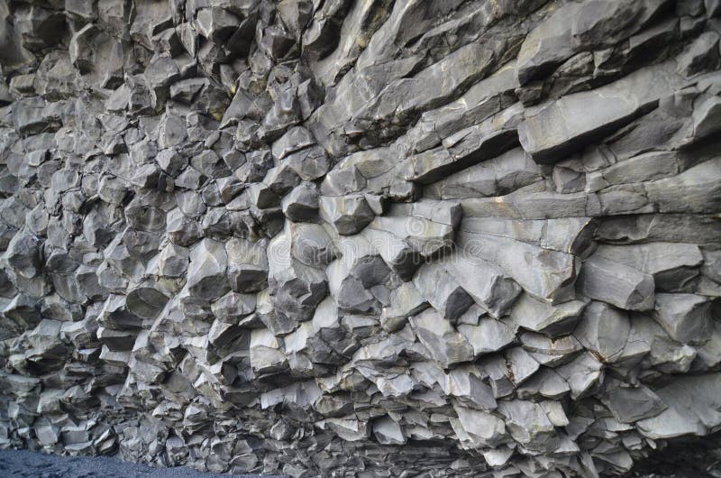 Un Regard Haut De Fin Aux Colonnes De Basalte En Islande Photo stock