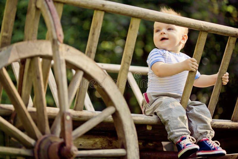 Un ritratto di un bambino felice immagine stock libera da diritti Un ritratto di un bambino felice immagine stock libera da diritti