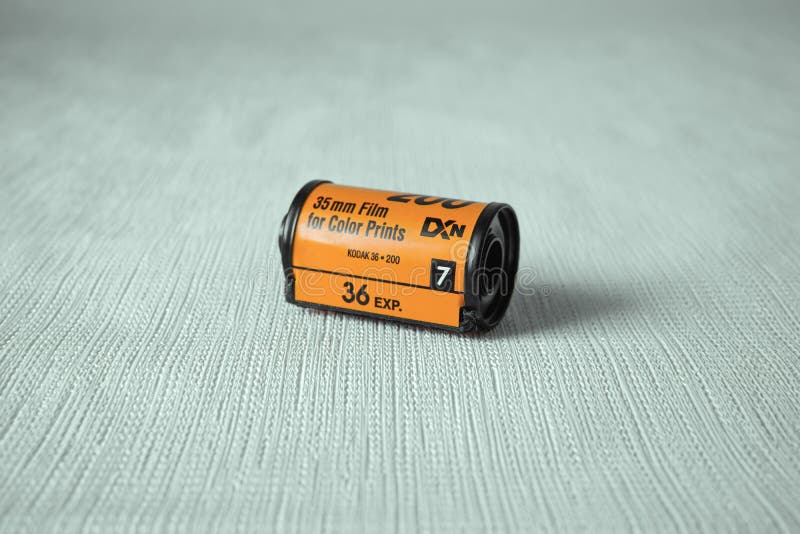 Un Rouleau De Pellicule De Caméra 35mm Kodak Photo stock éditorial - Image  du célèbre, descripteur: 210376573