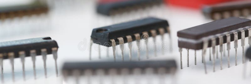 Un servizio di riparazione del computer degli impiegati immagini stock libere da diritti