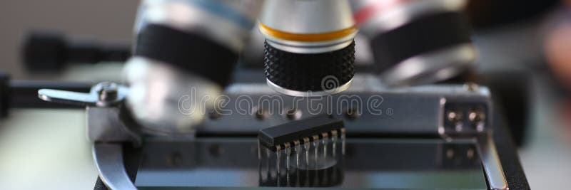 Un servizio di riparazione del computer degli impiegati fotografie stock