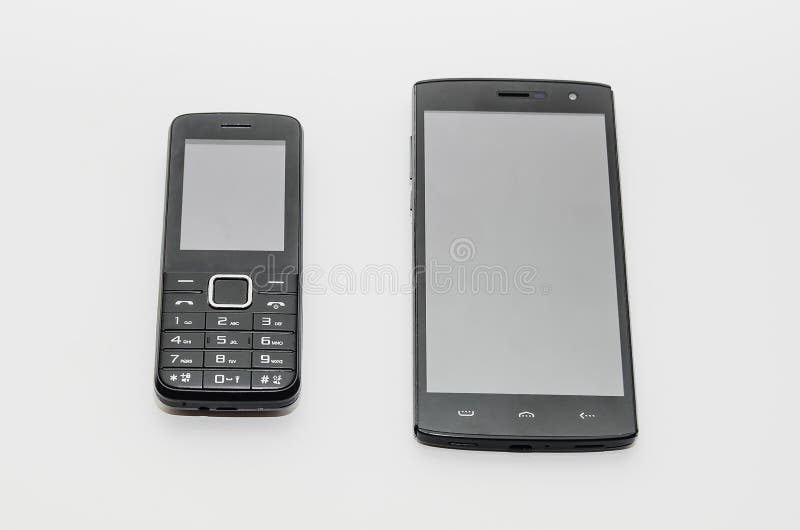 Un Smartphone Moderno Y Un Teléfono Celular Clásico Viejo De Lado a Lado En  Un Fondo Blanco Imagen de archivo - Imagen de internet, celular: 137015473