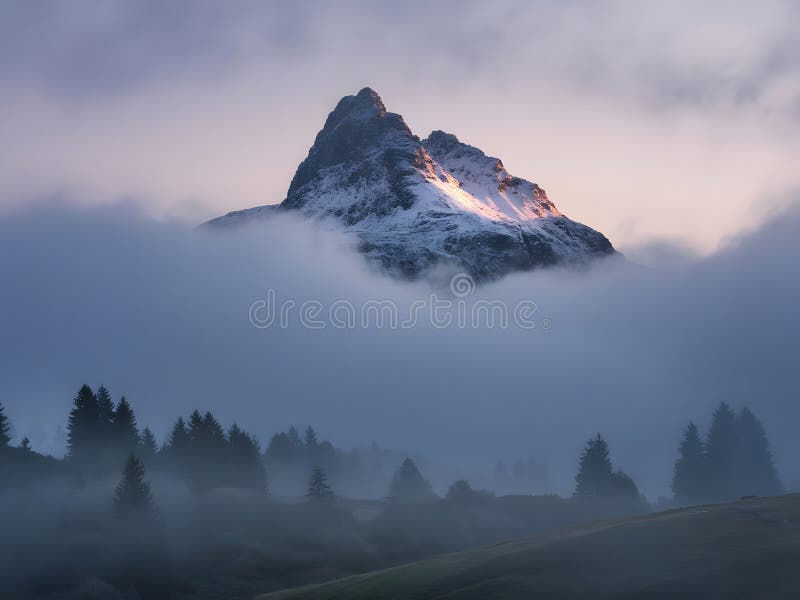 Un sommet de montagne majestueux émergeant des nuages au lever ou au coucher du soleil illustration de vecteur