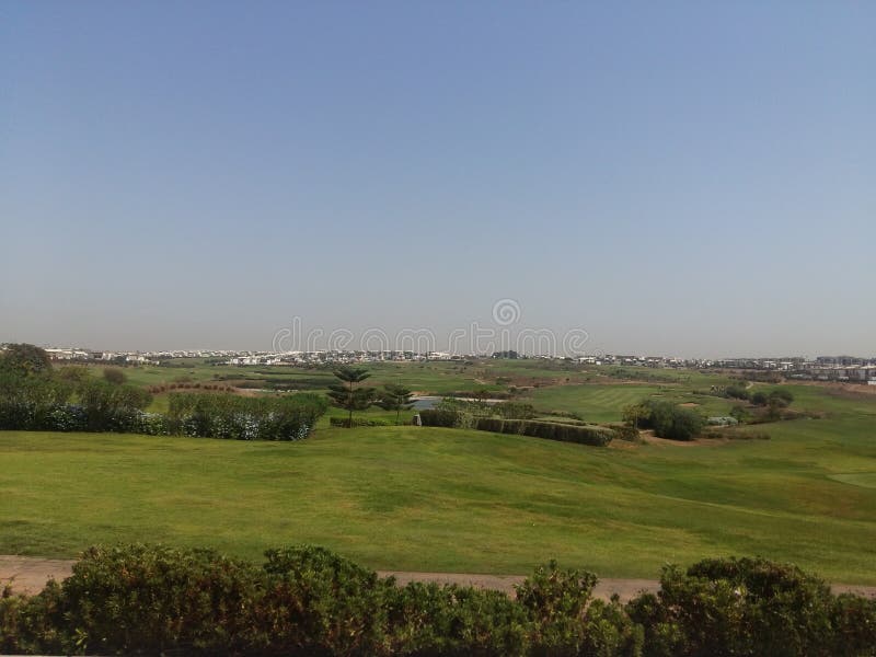 Un terrain de golf de à la ville de Casablanca au Maroc images libres de droits Un terrain de golf de à la ville de Casablanca au Maroc images libres de droits