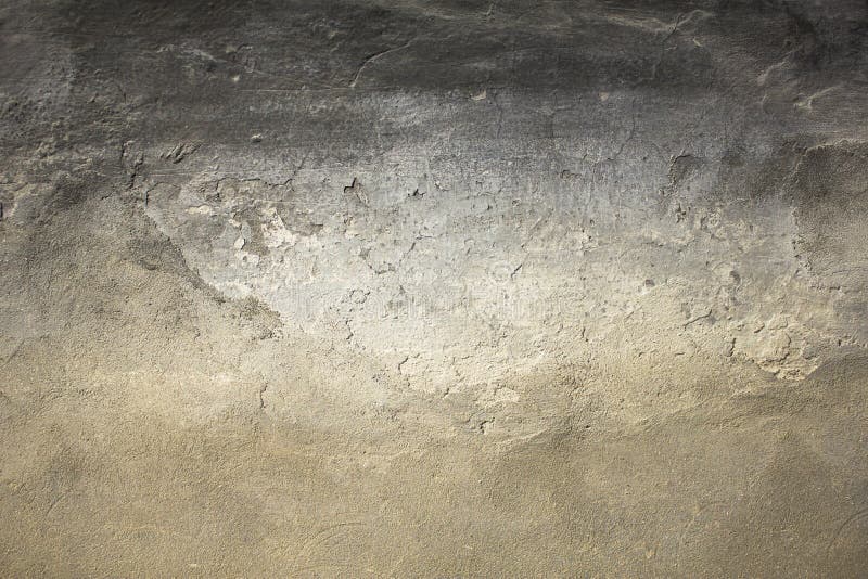 Un vecchio muro di cemento misero nero bianco grigio con gravi danni ed i graffi Struttura della superficie ruvida