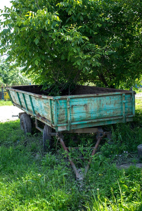 Un vecchio rimorchio agricolo immagini stock libere da diritti Un vecchio rimorchio agricolo immagini stock libere da diritti