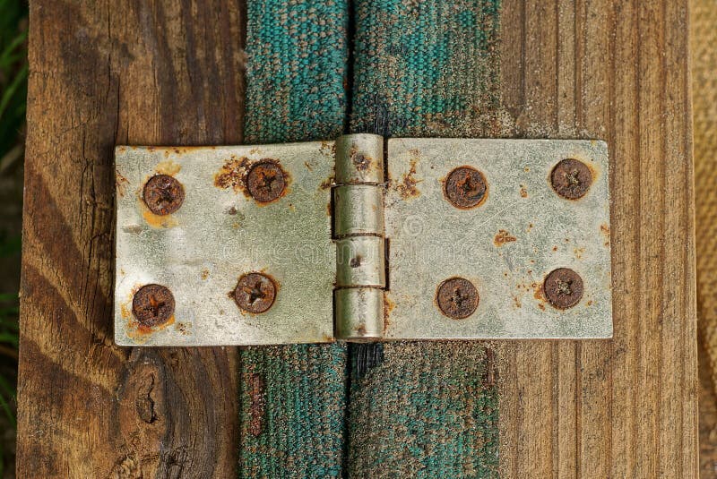 Diversidad suficiente Negrita Un Viejo Bisagra Blanca De Puerta Pequeña Con Roya Marrón En La Junta De La Puerta De Madera Gris Foto de archivo - Imagen de bisagra, gris: 251216866 Diversidad suficiente Negrita Un Viejo Bisagra Blanca De Puerta Pequeña Con Roya Marrón En La Junta De La Puerta De Madera Gris Foto de archivo - Imagen de bisagra, gris: 251216866