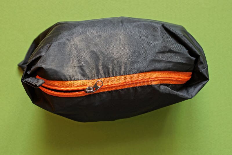Una Bolsa De Tela Completa Negra Con Cremallera Naranja Foto de archivo -  Imagen de sujetador, detalle: 215091566
