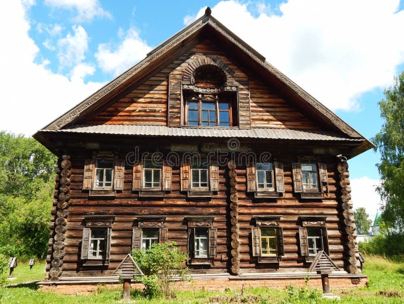 Una casa di legno residenziale antica dalla Museo-riserva Kostromskaya Sloboda fotografia stock Una casa di legno residenziale antica dalla Museo-riserva Kostromskaya Sloboda fotografia stock