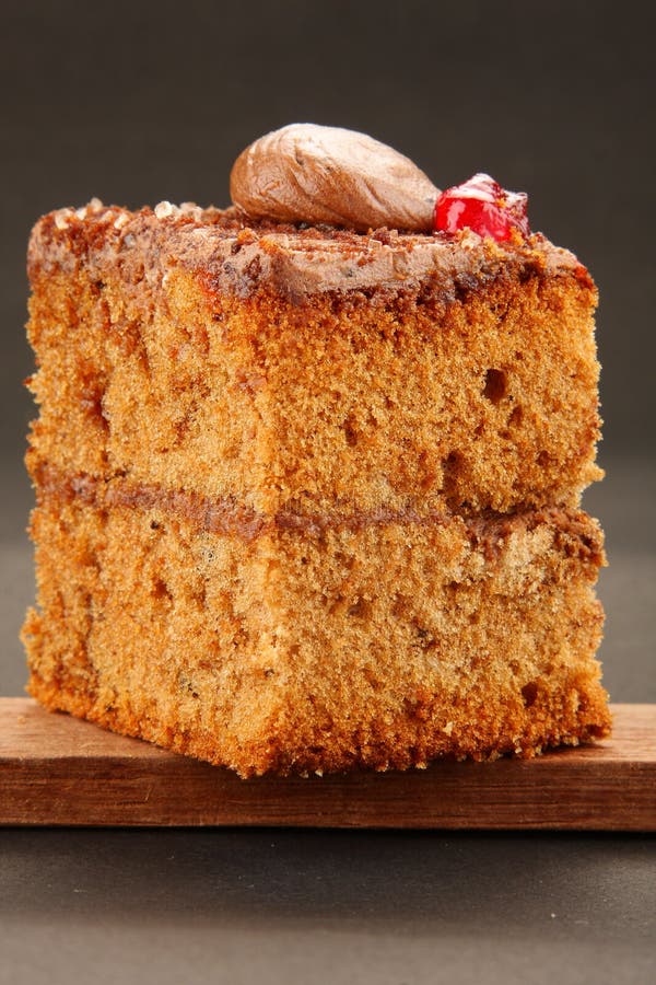 Una casa ha prodotto a cioccolato le pasticcerie crema fotografia stock Una casa ha prodotto a cioccolato le pasticcerie crema fotografia stock